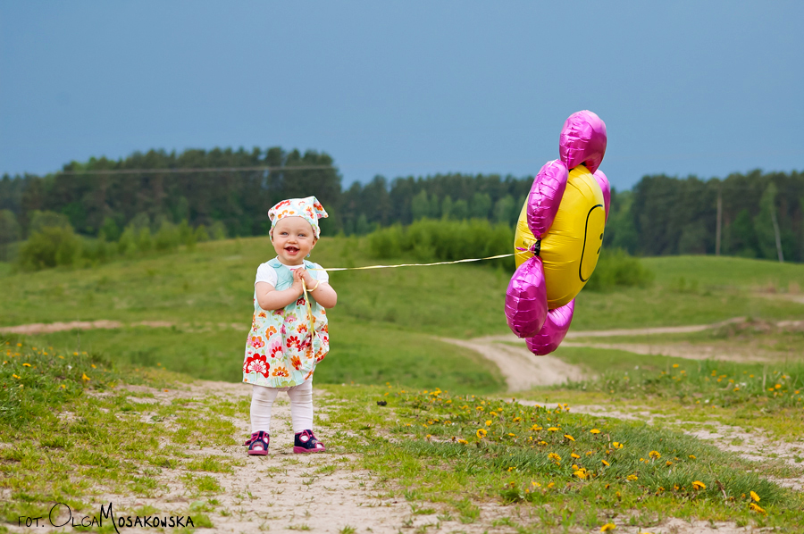 Sesja fotograficzna dziecka , zdjÄ™cie w plenerze z balonem